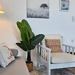 Feriehus Rinio House In Adamas *