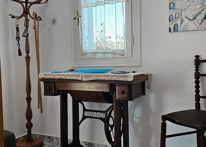 Rinio House In Adamas *